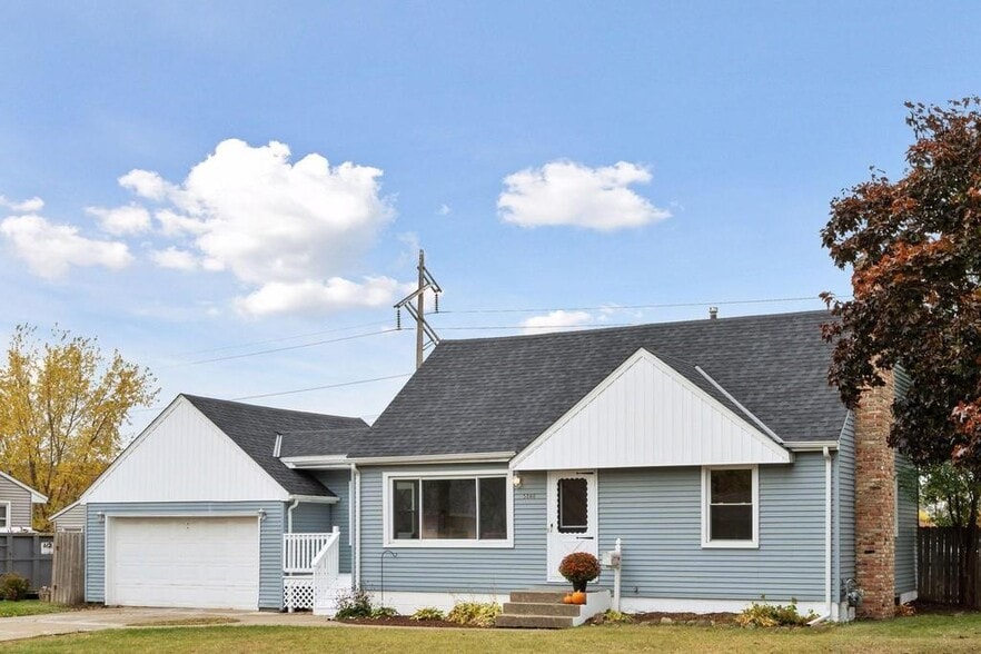 Building Photo - 5060 Hughes Ave NE