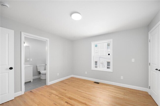 Building Photo - 28 Grosvenor Ave