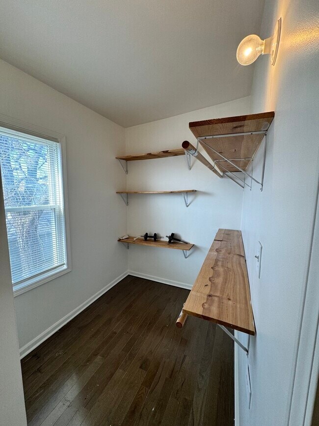 Building Photo - 1748 N Austin Ave