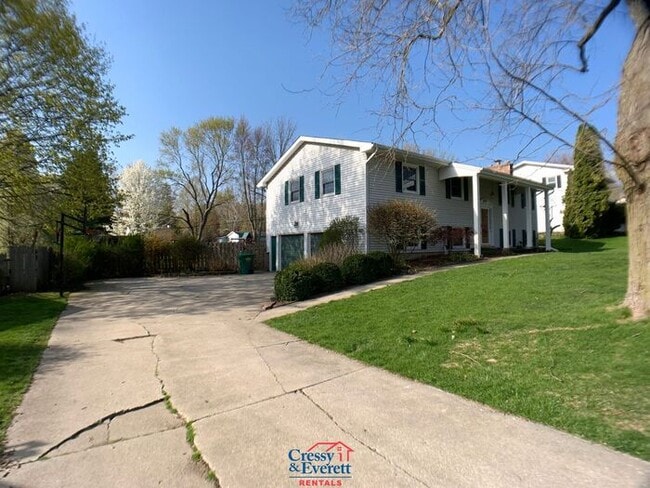 Building Photo - Spacious Niles Single Family