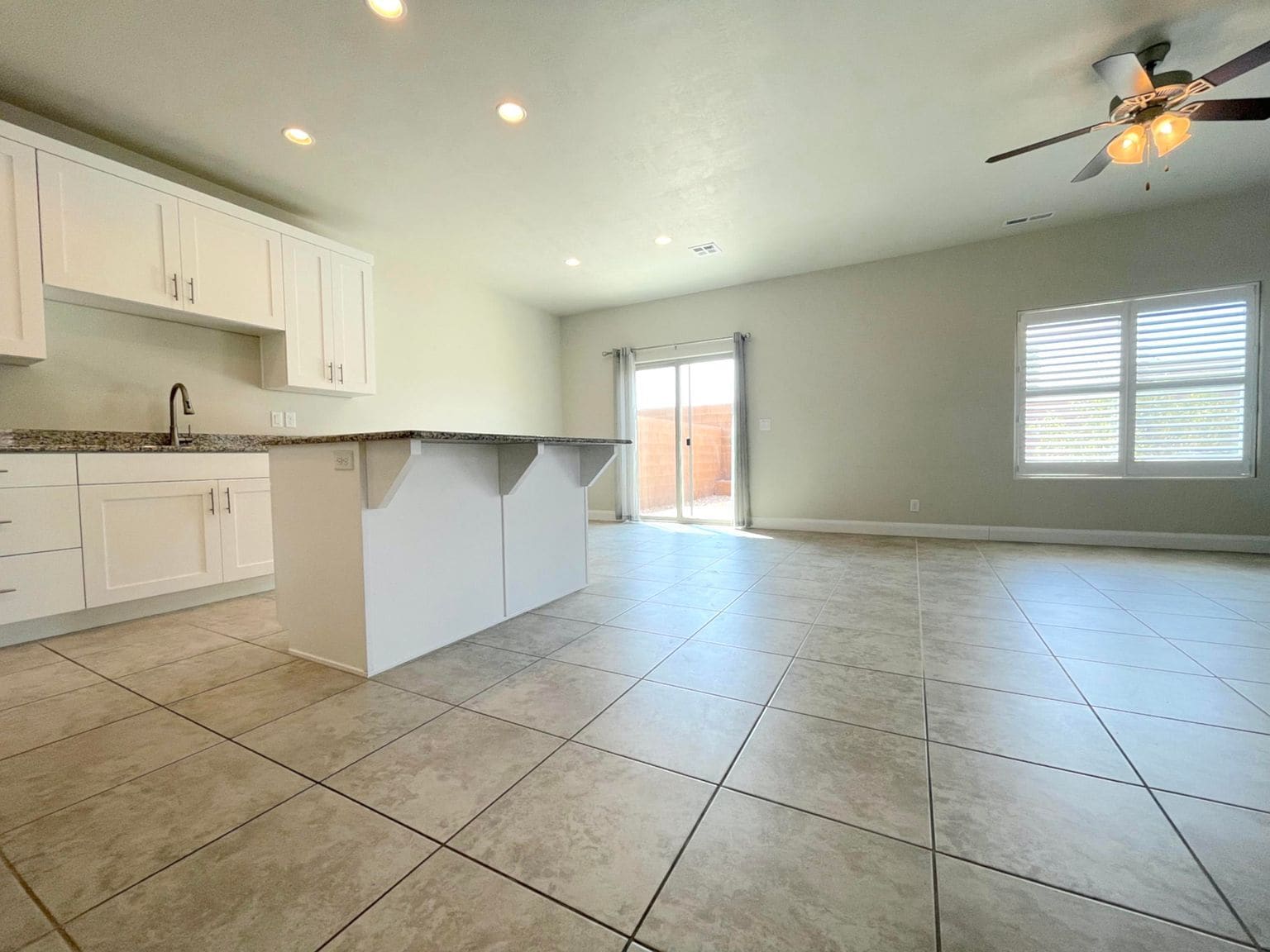 Building Photo - 3971 Bella Vista Dr