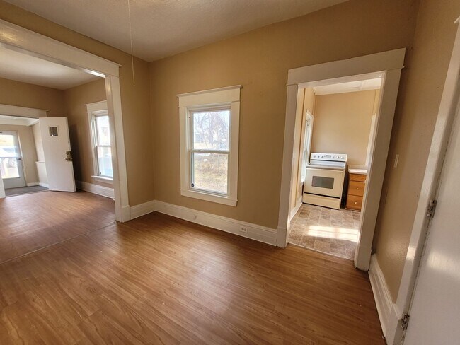 Building Photo - Two Bedroom Home with Washer/Dryer