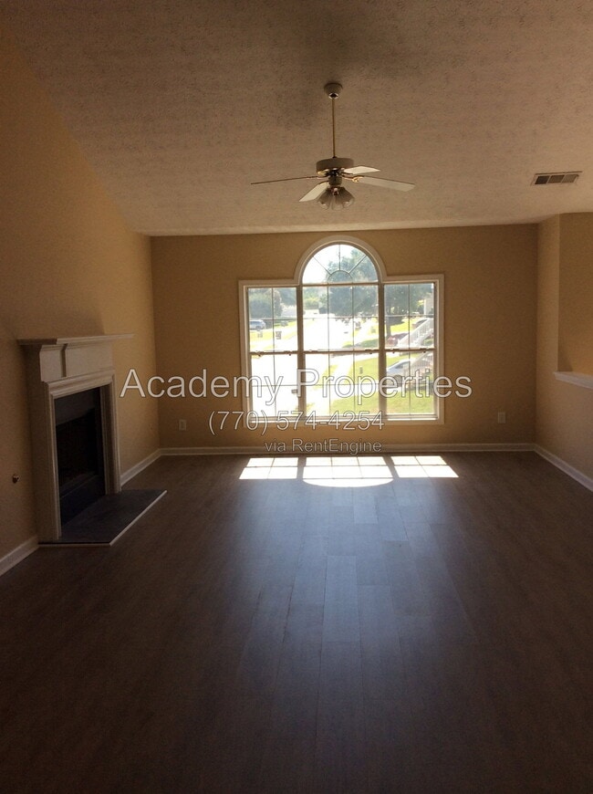 Building Photo - 390 Summer Hill Cir