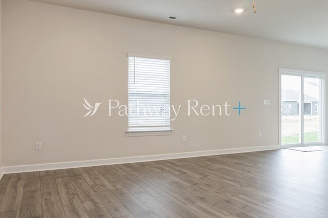 Building Photo - 3448 Quintana Dr