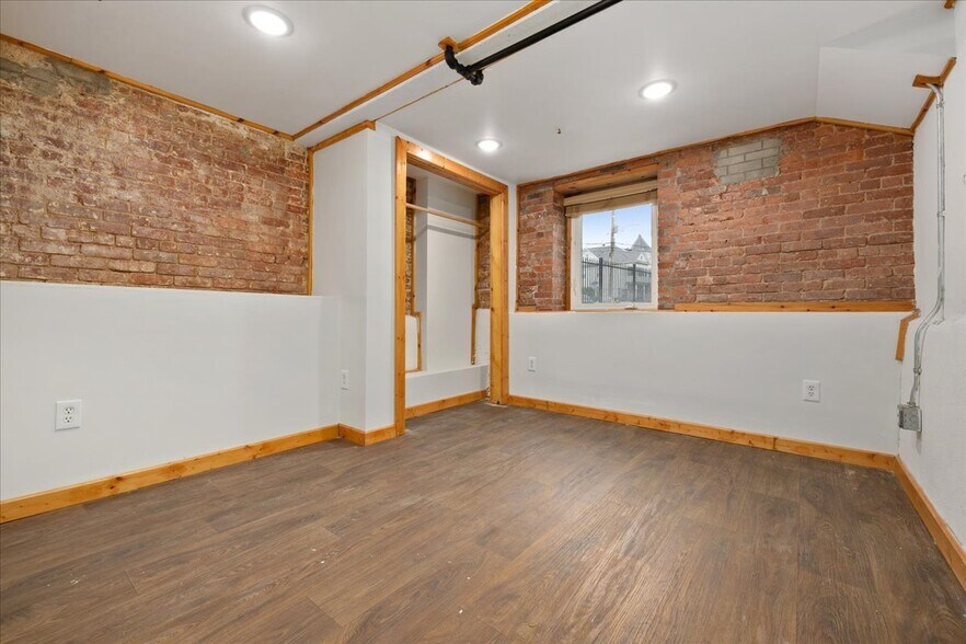 Building Photo - 325 Lafayette St