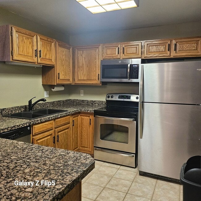 Building Photo - Buffalo Village Condo -2 Bedroom/2 Bath, G...