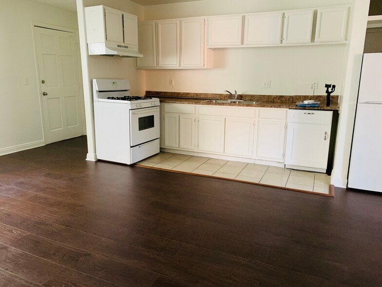 Building Photo - 136 N Mariposa Ave