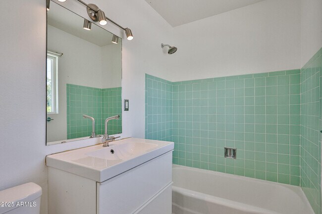 Building Photo - 6544 N 12th St