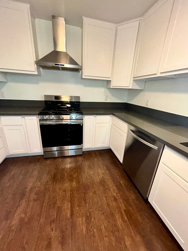 Building Photo - 1028w