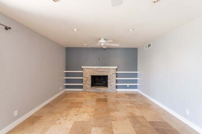 Building Photo - 1325 W Lobo Ave