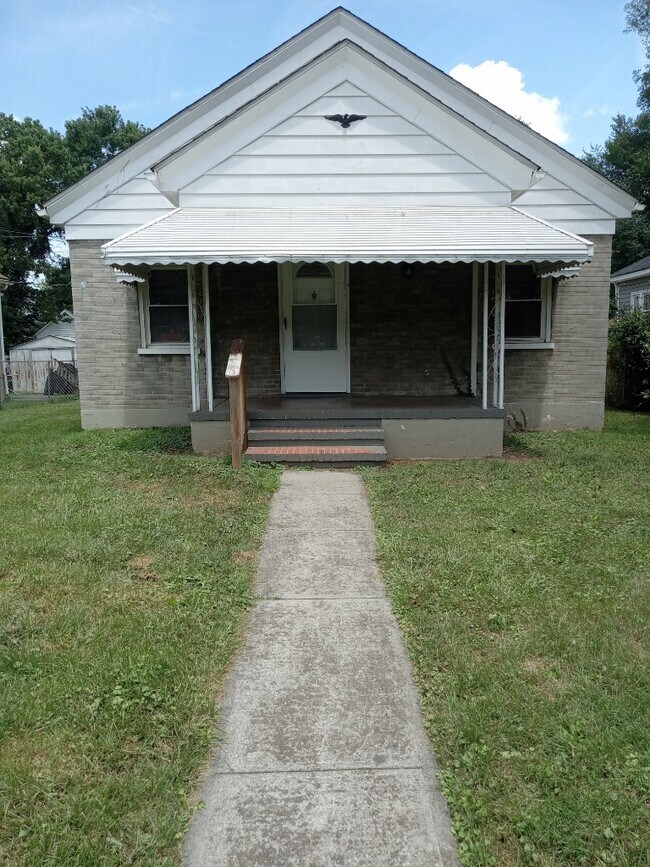 Primary Photo - 2219 Roanoke Ave SW