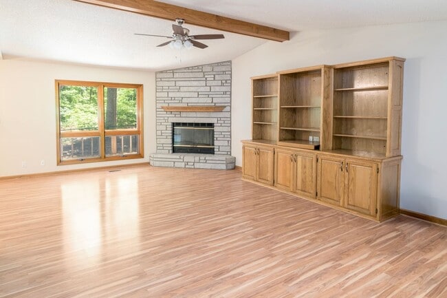 Building Photo - Charming 3 Bedroom, 2 Bathroom home near Lake Coronado! Call 501-922-9997 to set up a showing today!