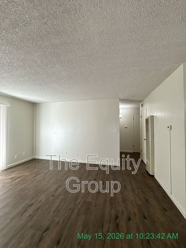 Building Photo - 1426 W Elowin Ave
