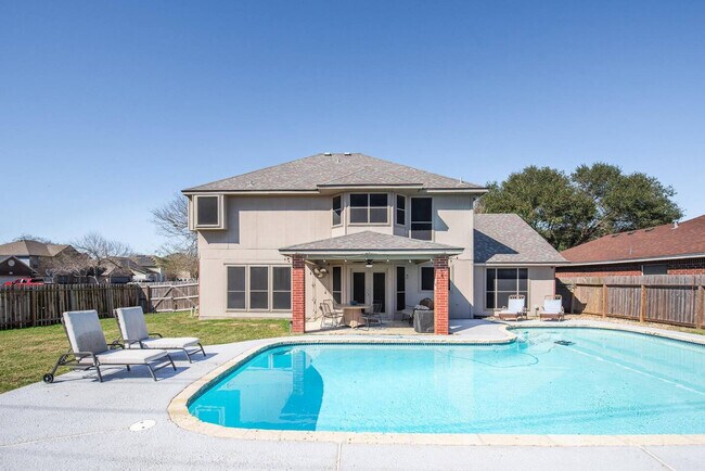 Building Photo - 7418 Lake Livingston Dr