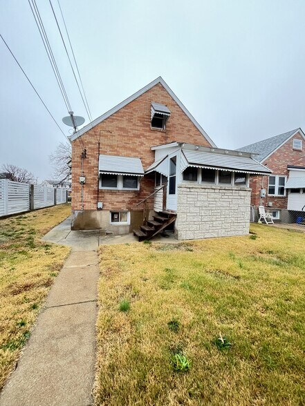 Building Photo - 6430 Bancroft Ave