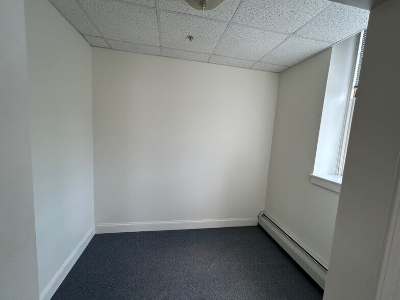 Building Photo - 79 Bramhall St