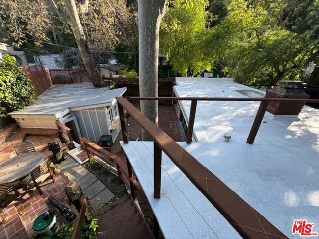 Building Photo - 1636 N Beverly Glen Blvd