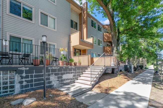 Building Photo - 3540 Hennepin Ave S