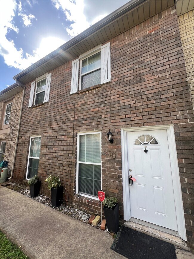 Building Photo - 1403 Blalock Rd