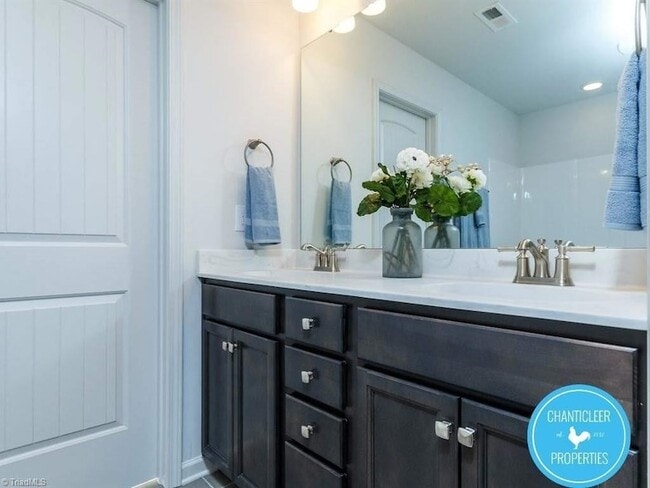 Building Photo - 1313 Achonechy Trl