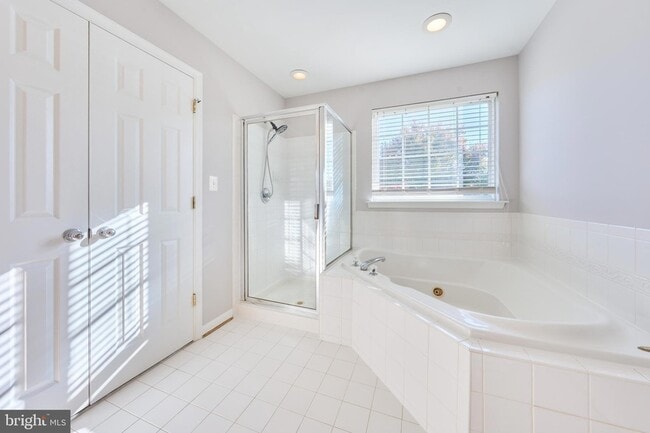 Building Photo - 685 Springhouse Square SE