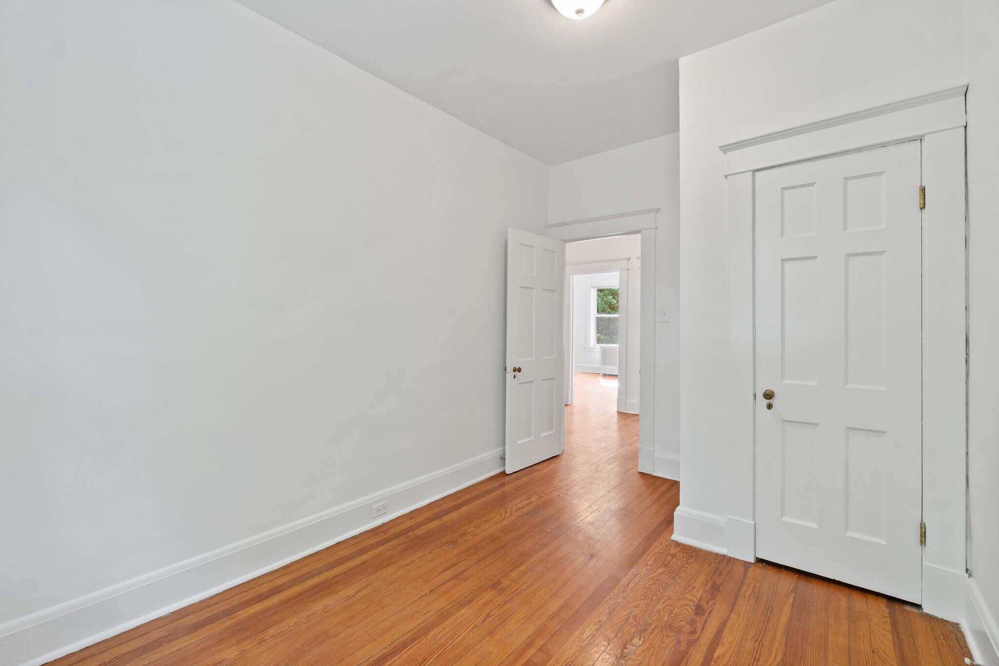 Building Photo - 2926 Wyman Pky