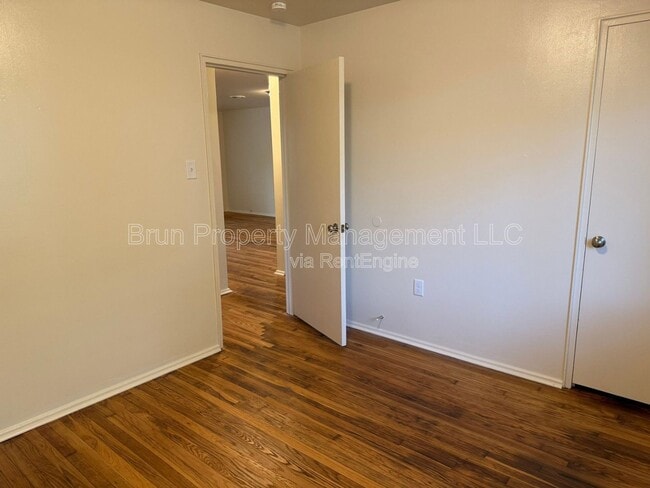 Building Photo - 3817 Woodlake Dr