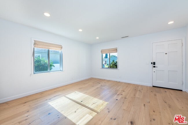 Building Photo - 5970 Balcom Ave