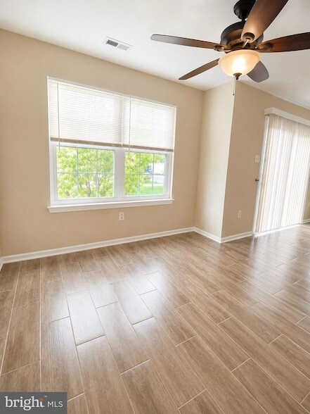 Building Photo - 612 Mews Dr
