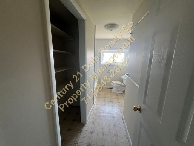 Building Photo - 3 Bedroom in Red Lion Schools with a 1 Car...