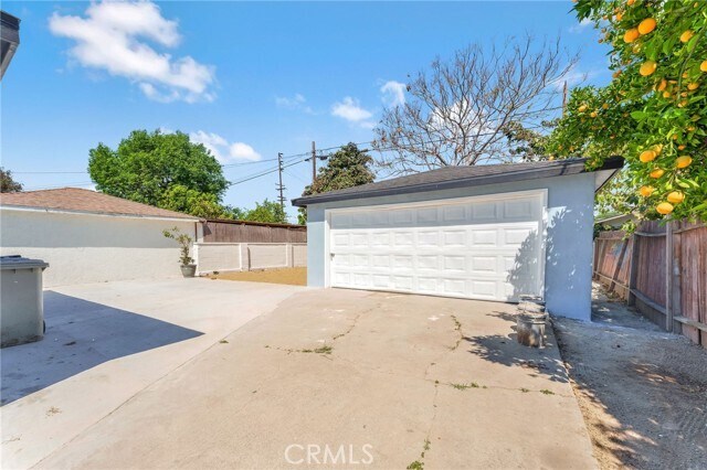 Building Photo - 2417 W Stanford St