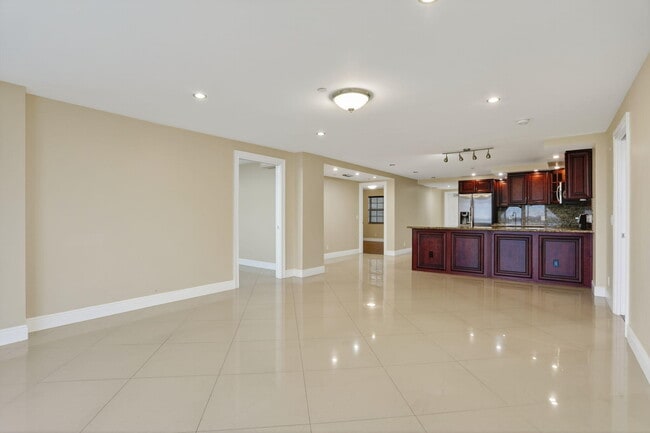 Building Photo - 3499 Oaks Way