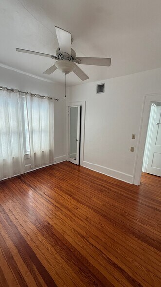 Building Photo - 715 Delaney Park Dr