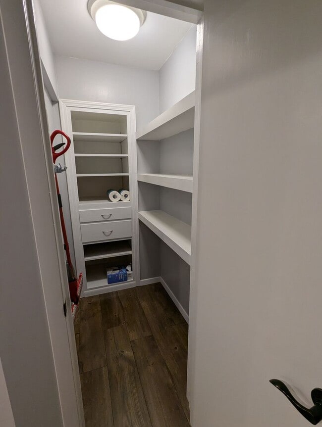 Building Photo - Charming & Spacious Home in the Heart of R...