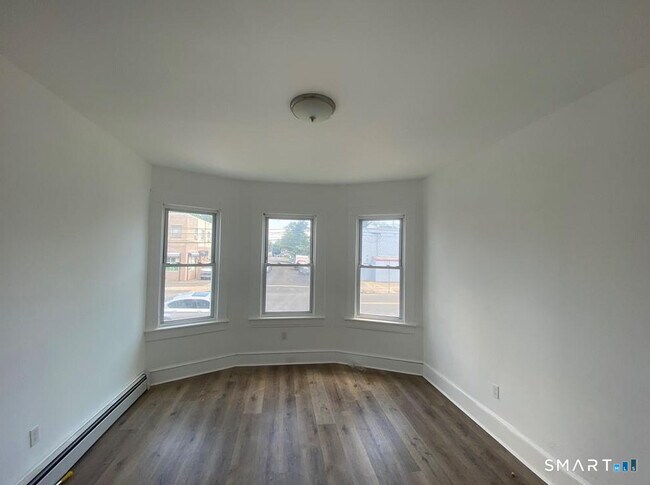 Building Photo - 220 Maplewood Ave