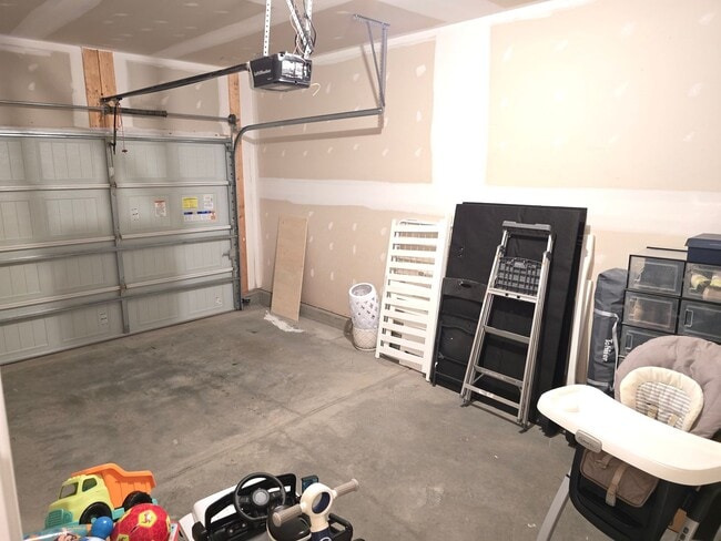 Building Photo - Spacious 3-Bed / 2.5-Bath Townhome near RTP! FREE TV & INTERNET! Reverse Osmosis Purification Sys...