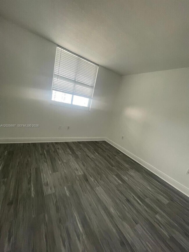 Building Photo - 1250 S Miami Ave