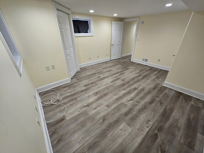 Building Photo - 205 Elmbrook Dr