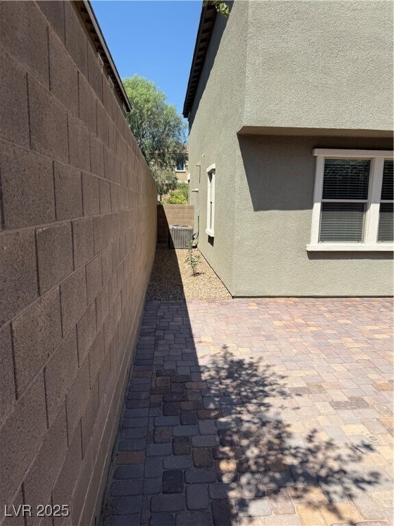 Building Photo - 921 Riverlawn Pl