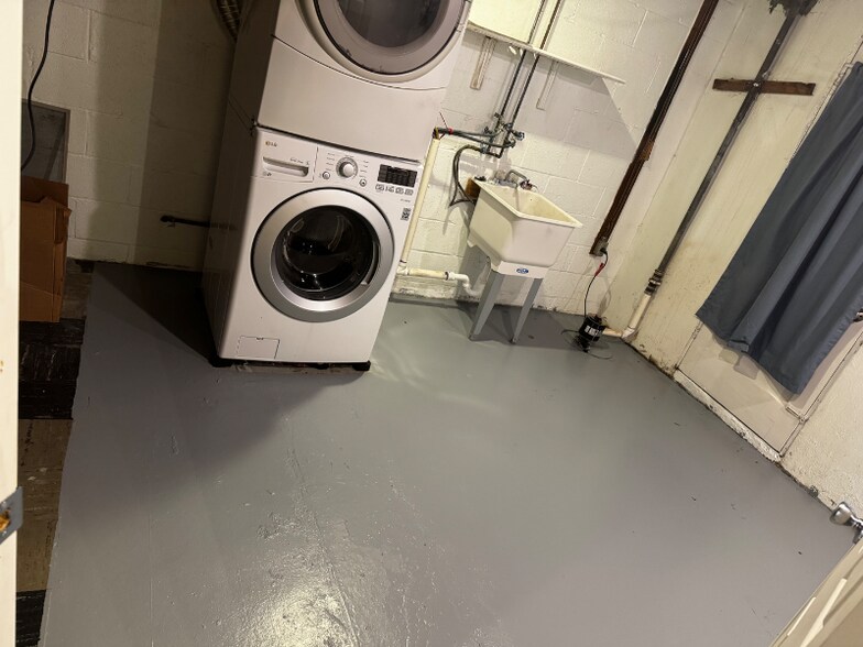 Building Photo - 8146 Del Haven Rd