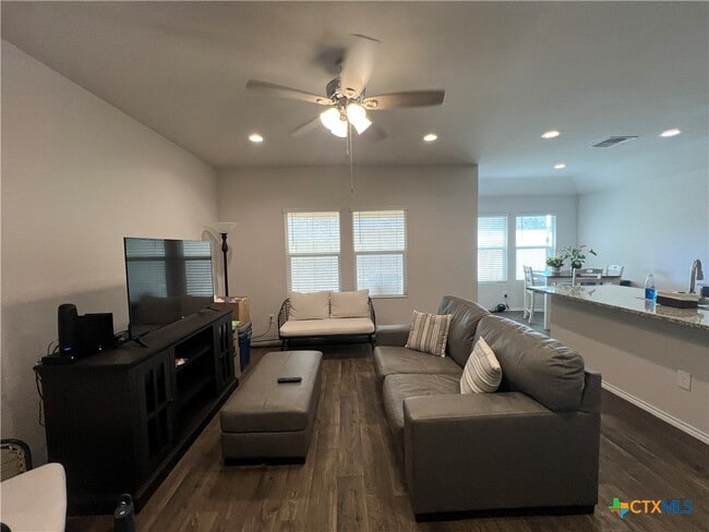 Building Photo - 809 Margay Lp