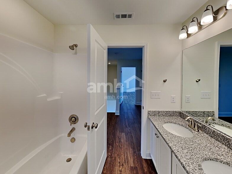 Building Photo - 4770 Chutney Dr