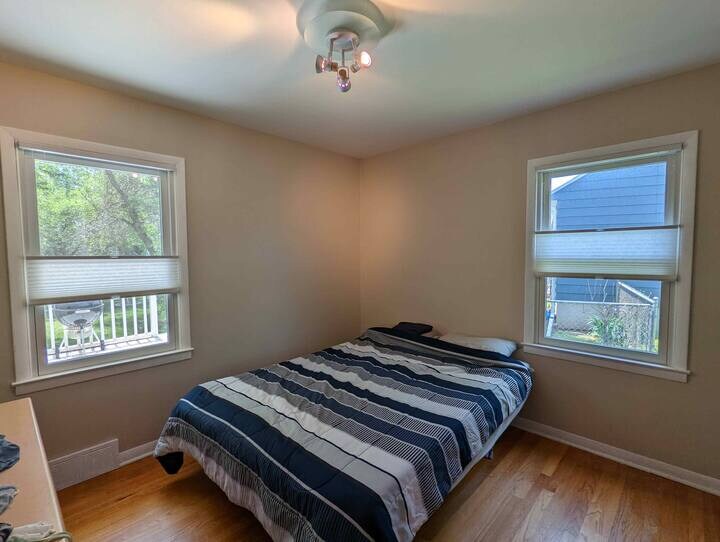 Building Photo - 3841 Ridgeway Ave