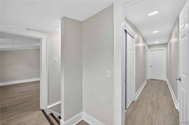 Building Photo - 111 Maplehurst Ave