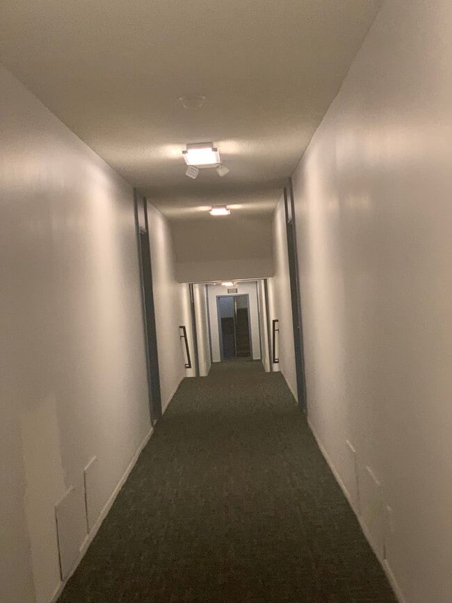 Building Photo - PRIME WEHO LOCATION- 1BEDROOM CONDO FOR LEASE