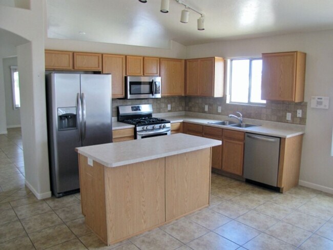 Building Photo - 4BR/2BA/2CG, 1889 sq.ft. home in Copper Sk...