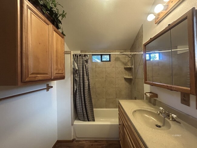 Building Photo - Cute Single Story Cabin in the Woods for Rent