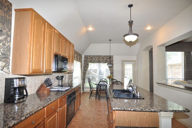 Building Photo - COMING SOON! Stunning 4-2-2 in Ft. Worth –...