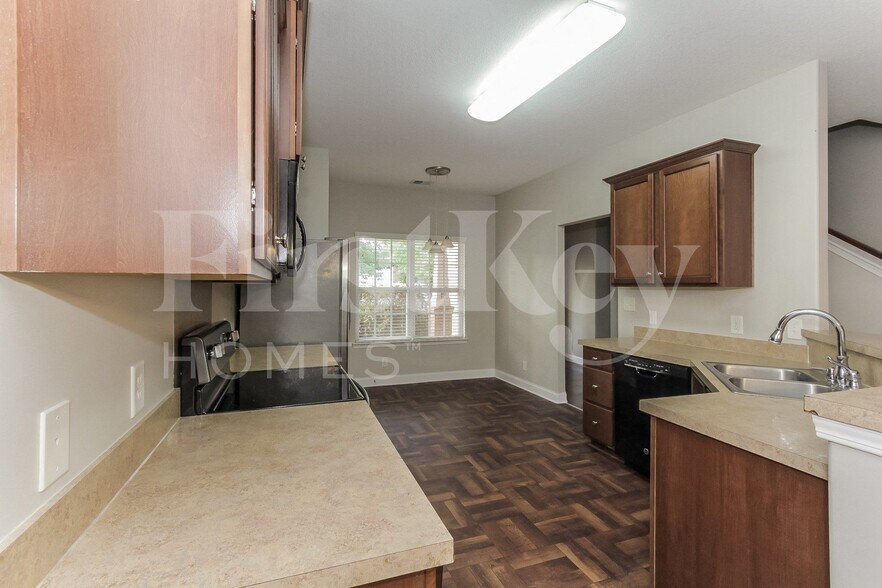 Building Photo - 7225 Caley St