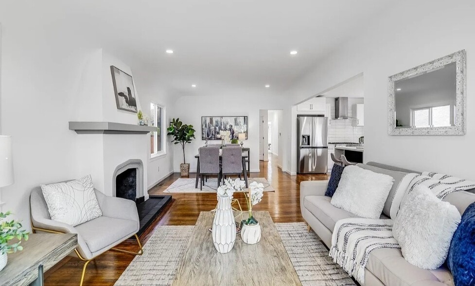 Building Photo - 2161 N Valley St